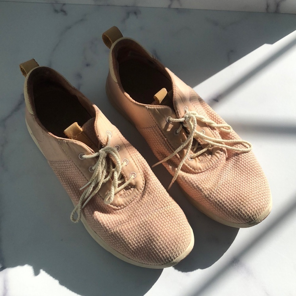 Toms Women's Casual Tennis Shoes Light Pink Tie Lace Up White Laces Size 8.5